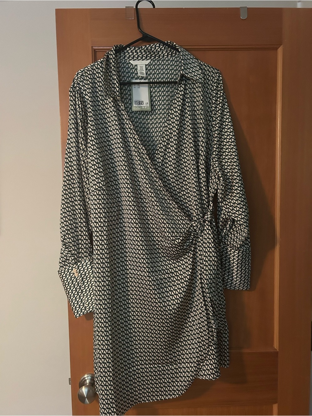 H&M Green and White Geometric Wrap Dress